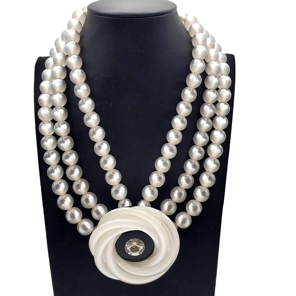 White Acrylic‎ Cats Eye 3 Strand Necklace Flower Pendant Oversized Spring Summer